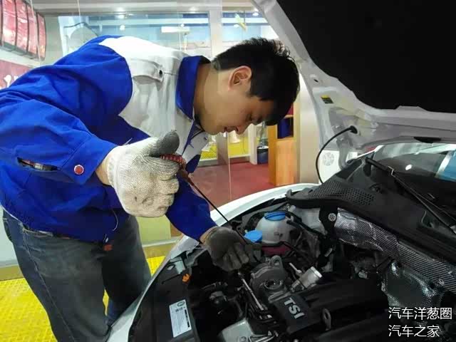 厂长就去朋友的店保养 主要原因是:懒得自己弄....